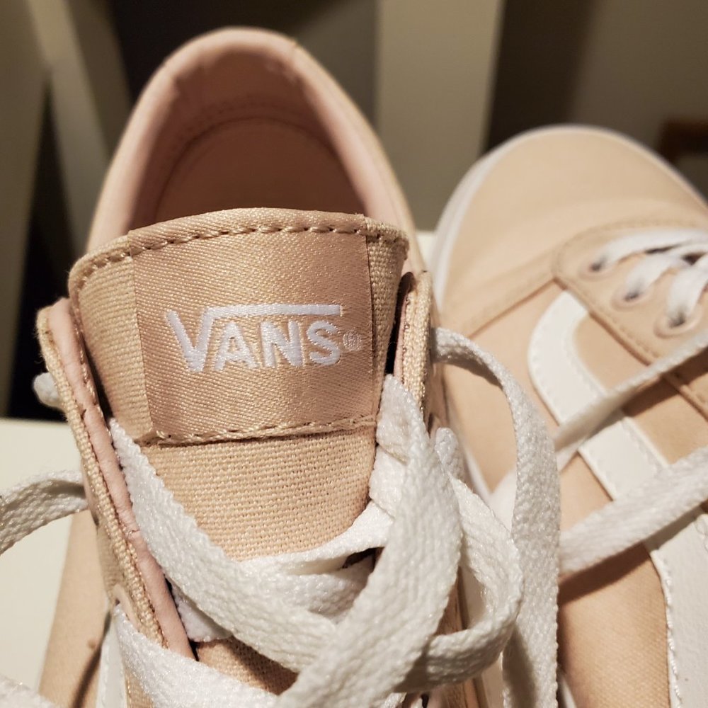 Vans-Like New! - Picture 6 of 6